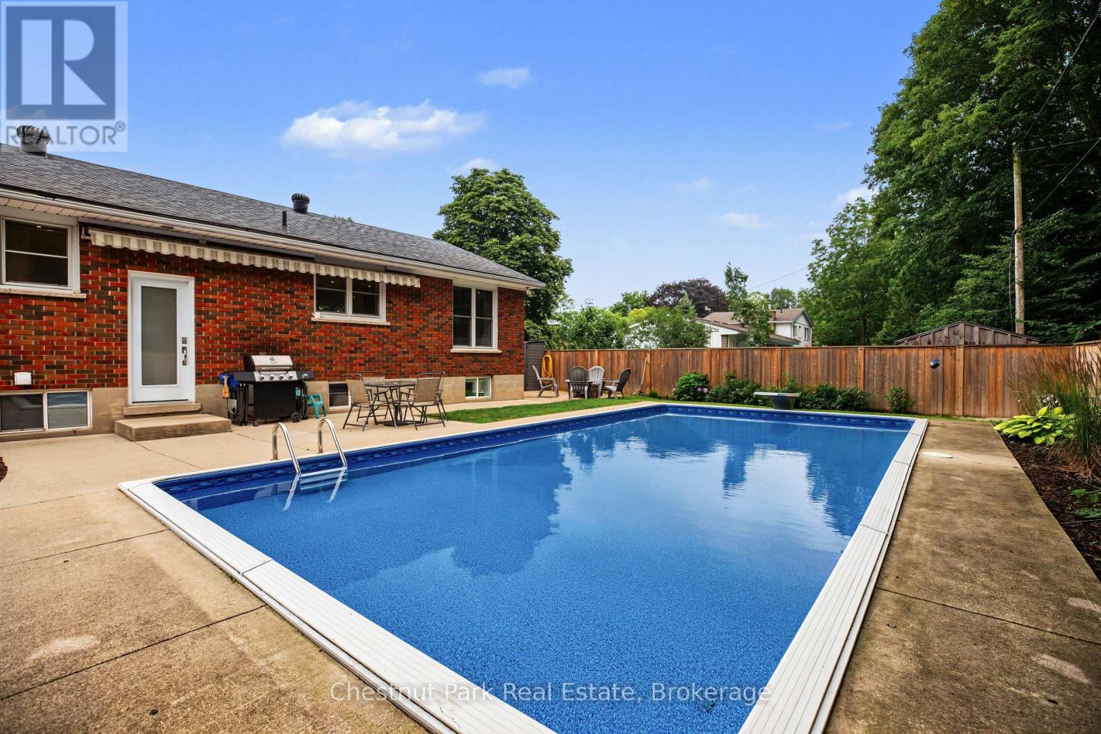 583 6TH STREET W - 42