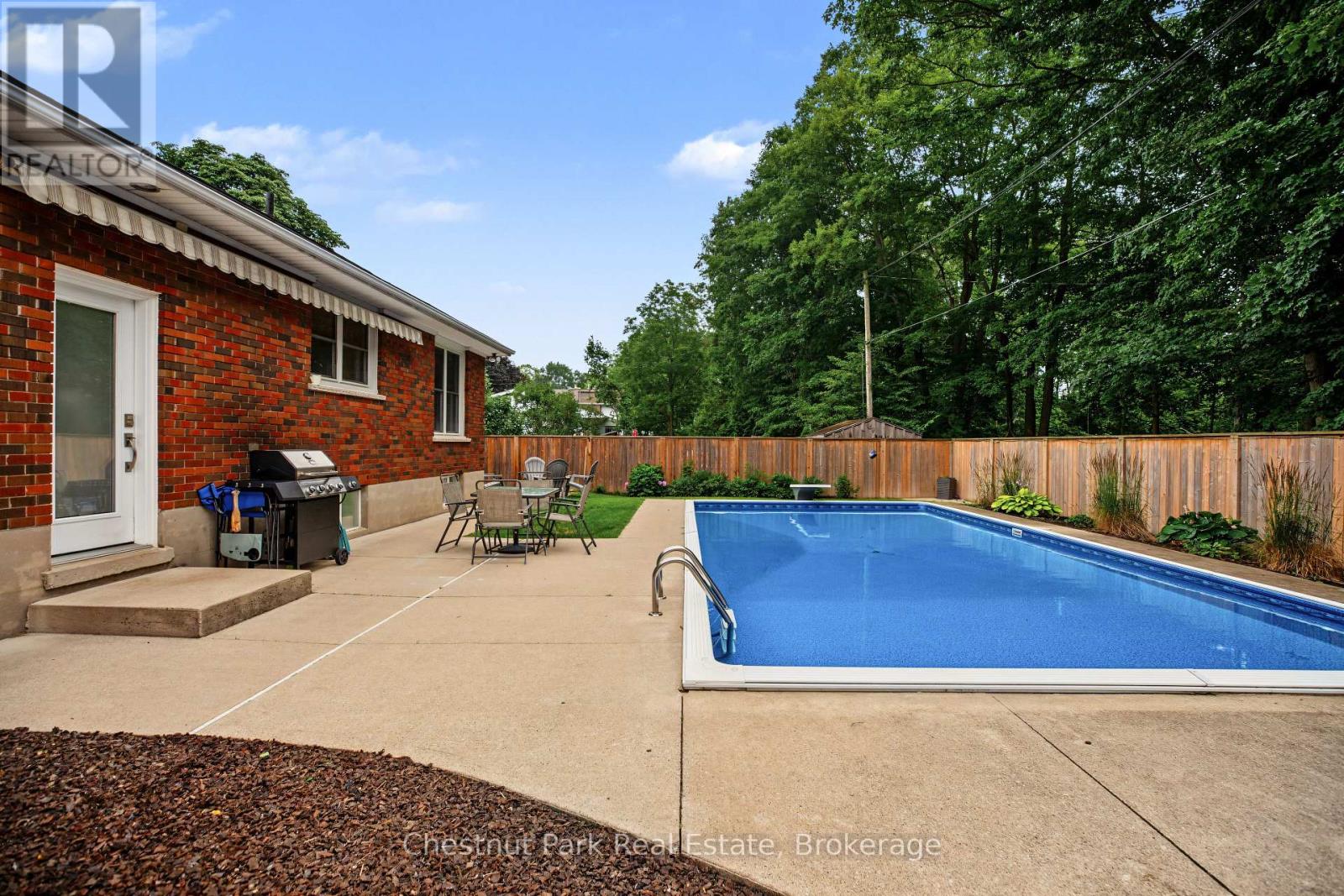 583 6TH STREET W - Image 44