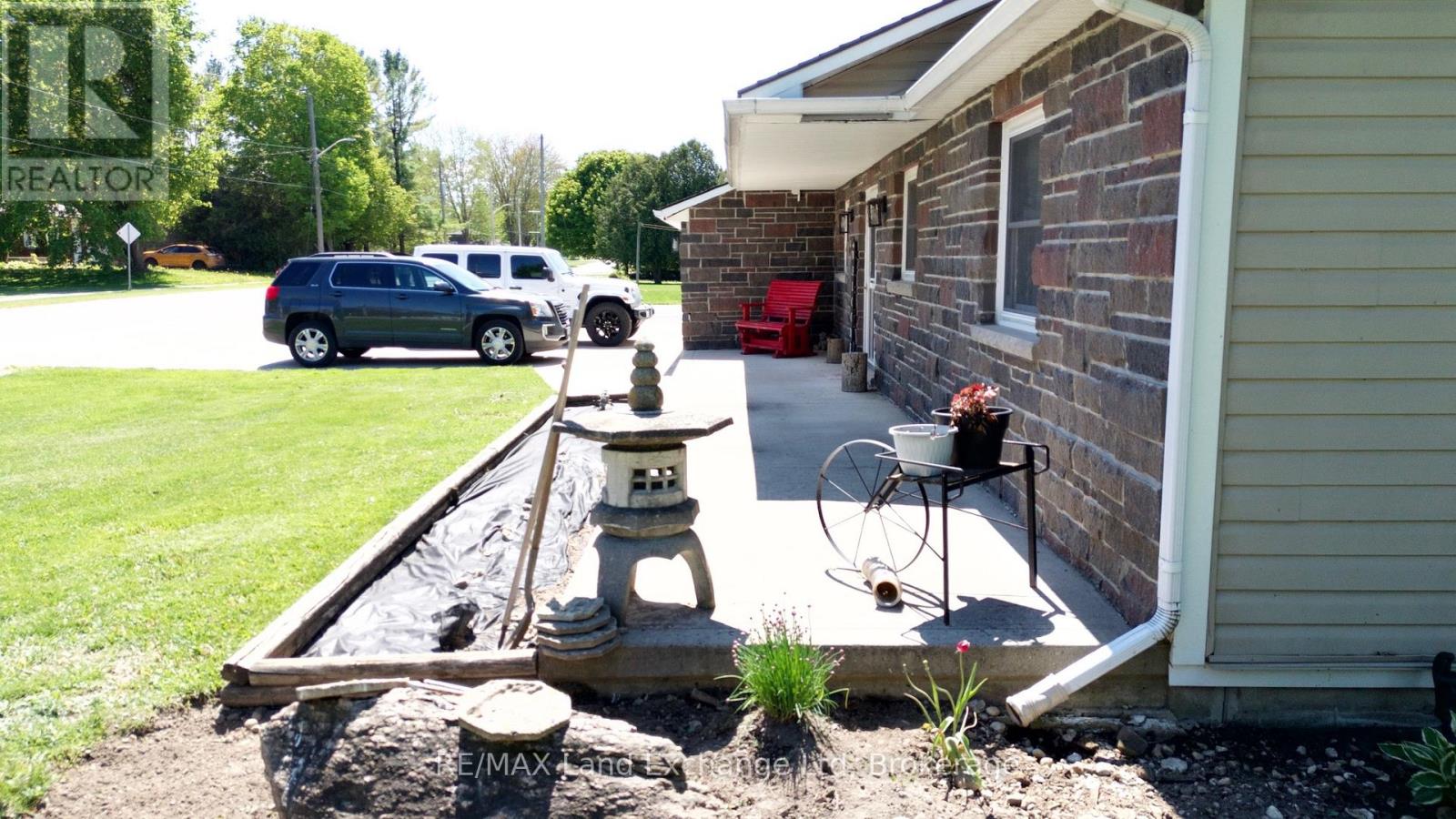 1041 MAIN STREET - Image 32