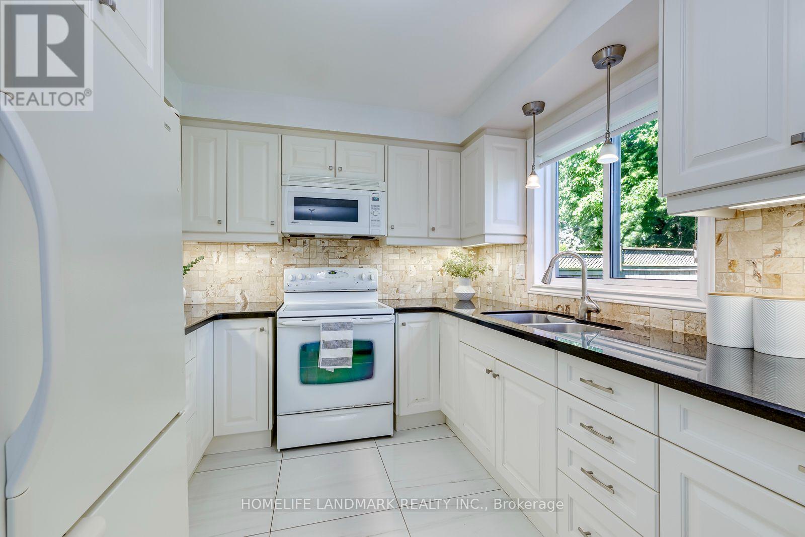 2935 KINGSWAY DRIVE - 20
