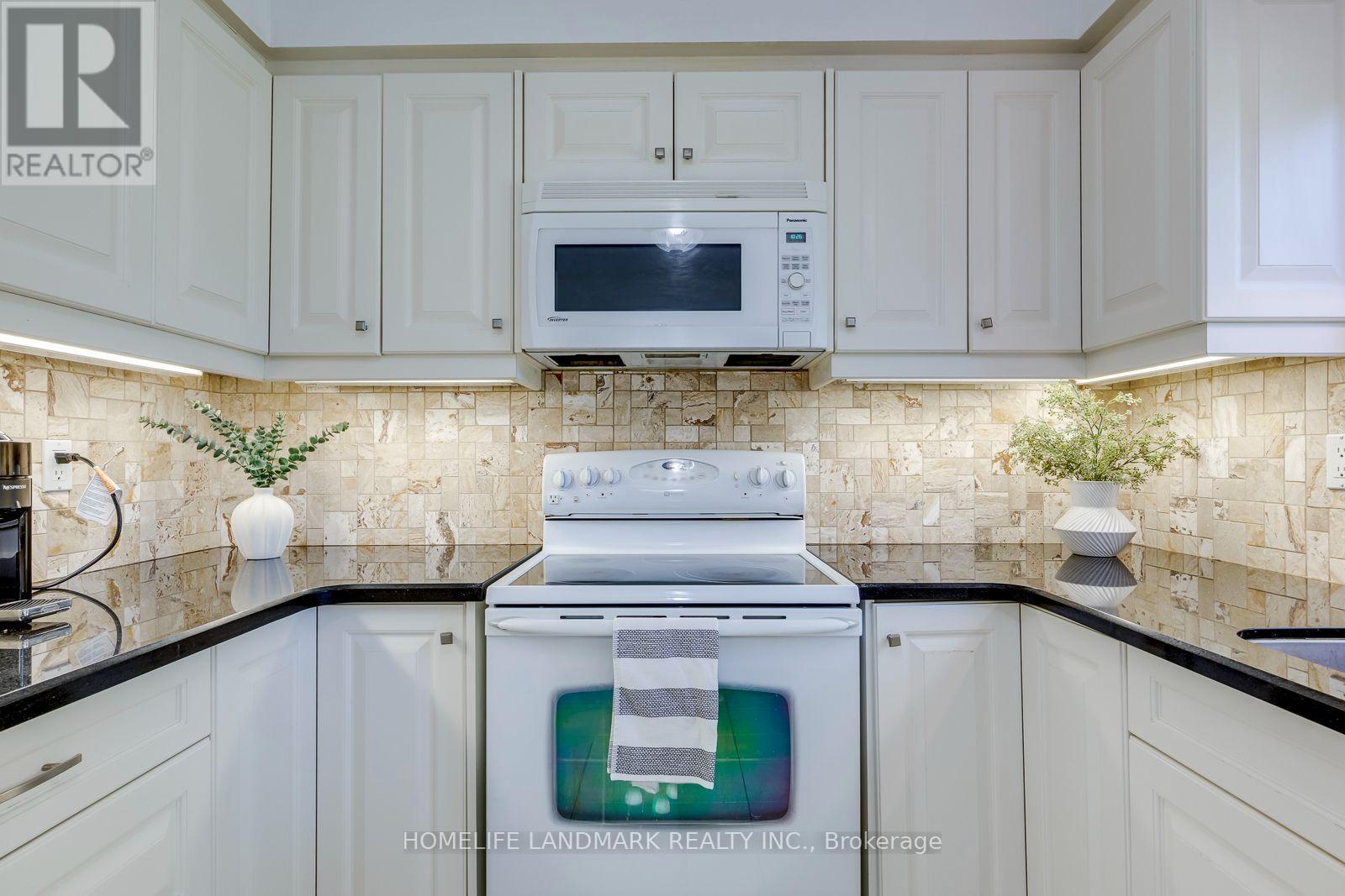 2935 KINGSWAY DRIVE - 21