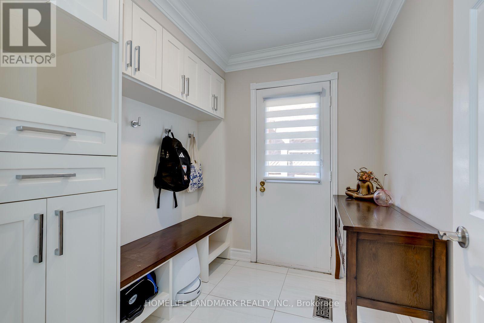 2935 KINGSWAY DRIVE - 26