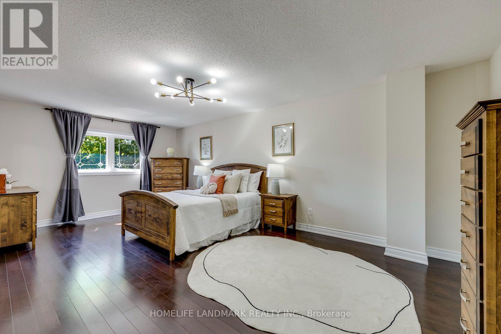 2935 KINGSWAY DRIVE - 29