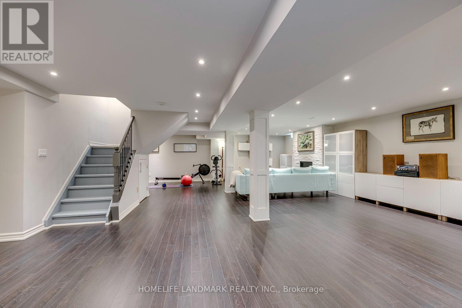 2935 KINGSWAY DRIVE - 39