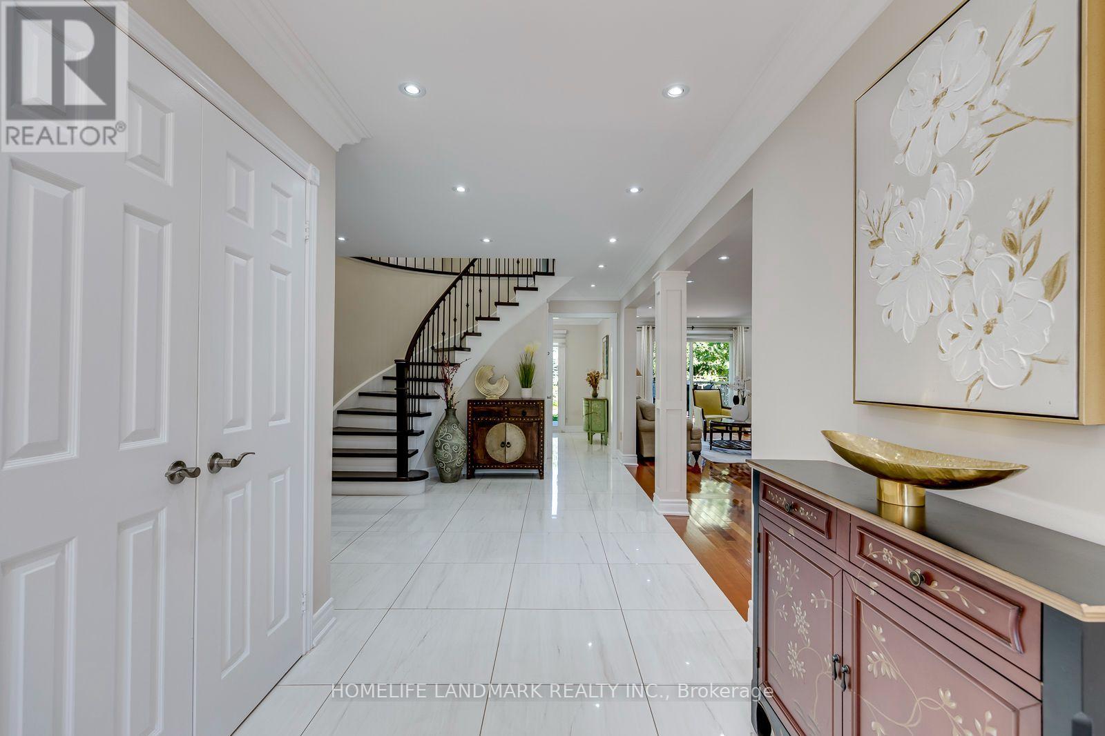 2935 KINGSWAY DRIVE - 6