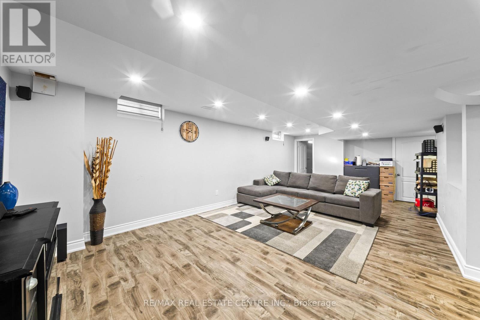 10 MIDVALE ROAD - 31