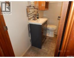 710 3rd Street E, Assiniboia, SK S0H0B0 Photo 17