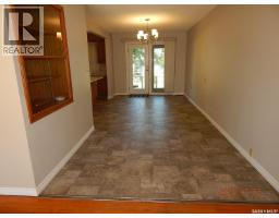 Enclosed porch - 710 3rd Street E, Assiniboia, SK S0H0B0 Photo 8