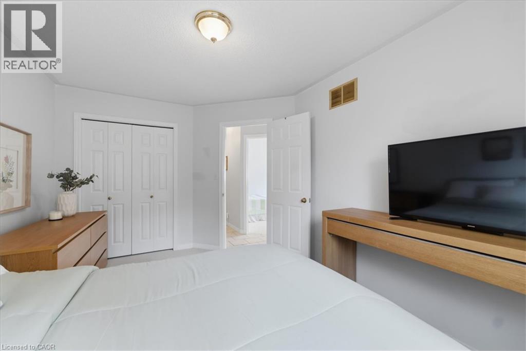 18 HAWK Street - 16