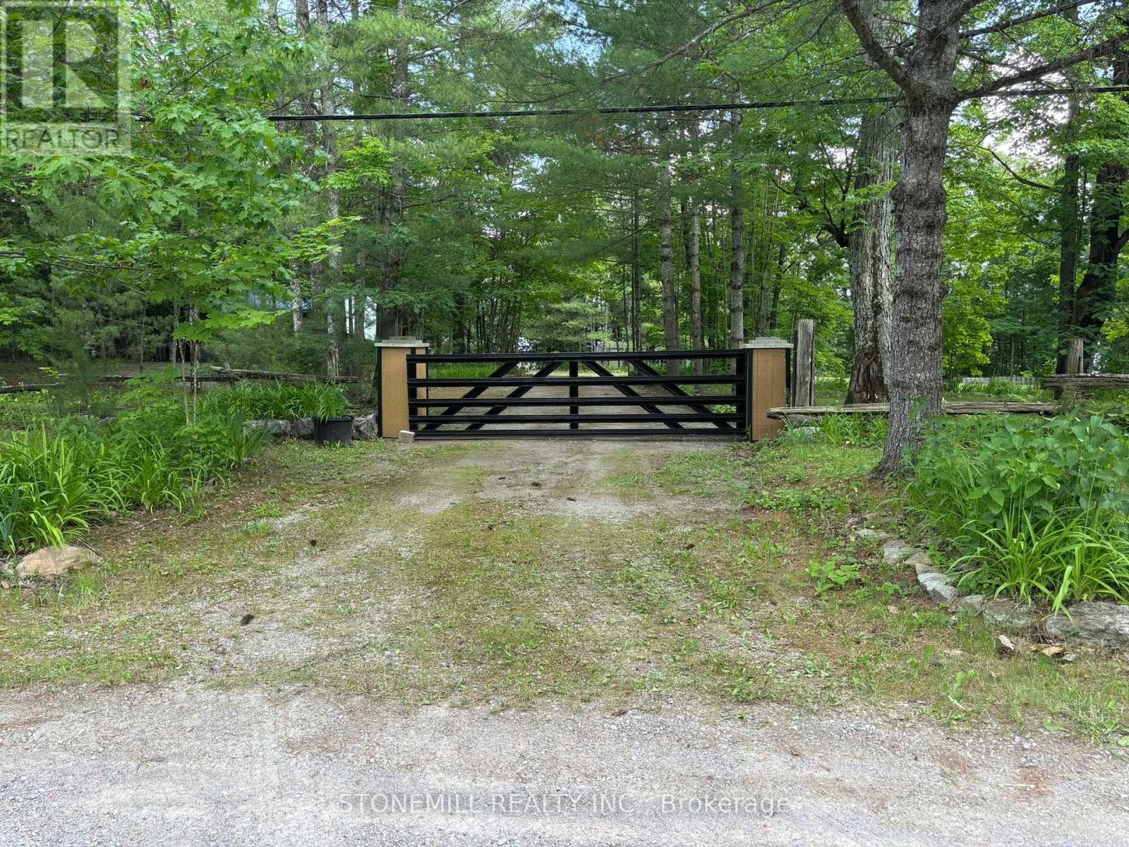 56 GRIFFIN DRIVE - 14