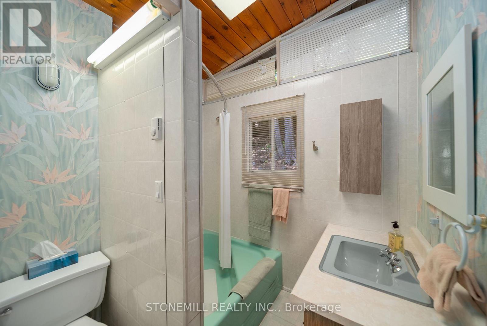 56 GRIFFIN DRIVE - 28