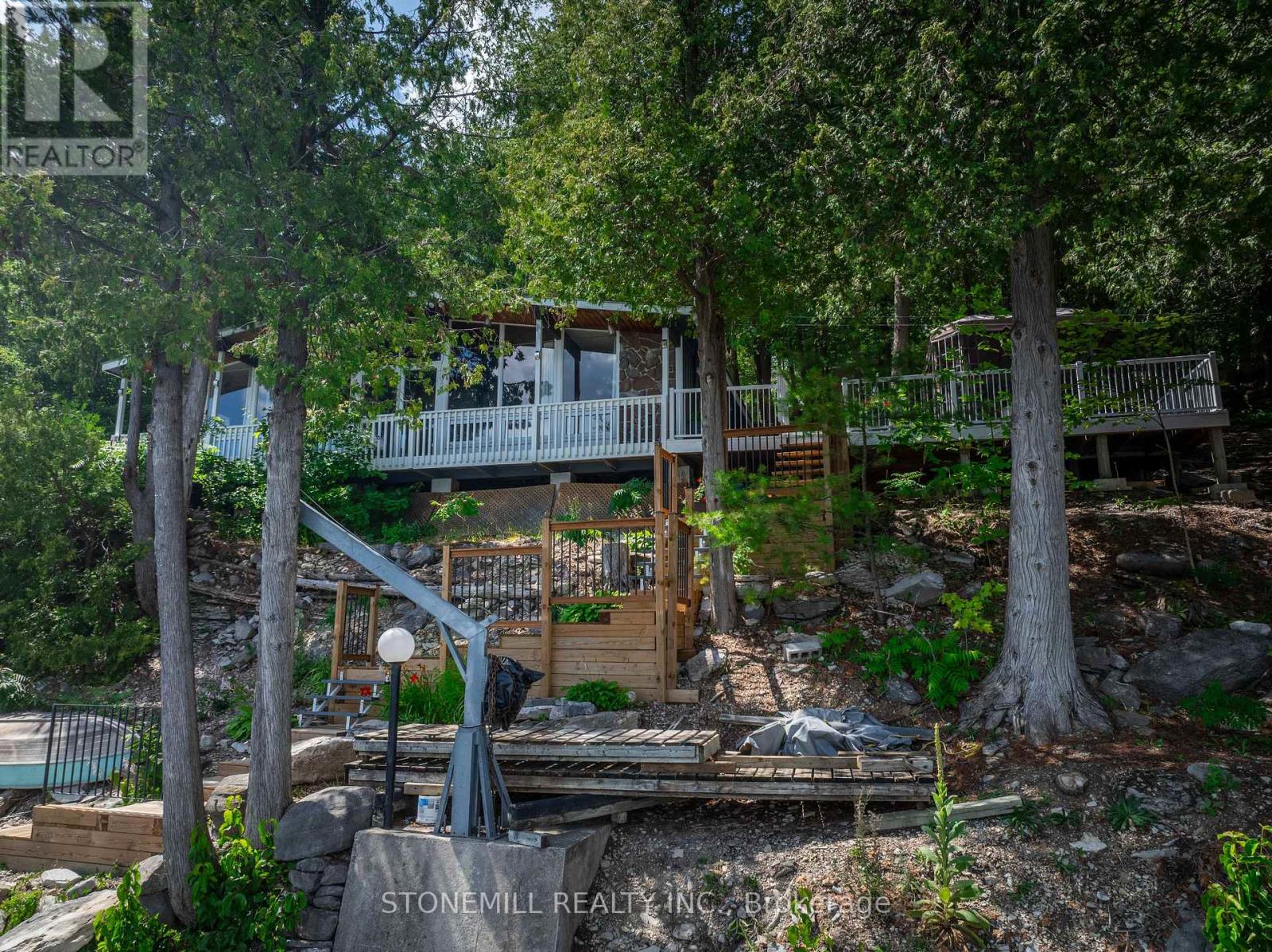 56 GRIFFIN DRIVE - 3