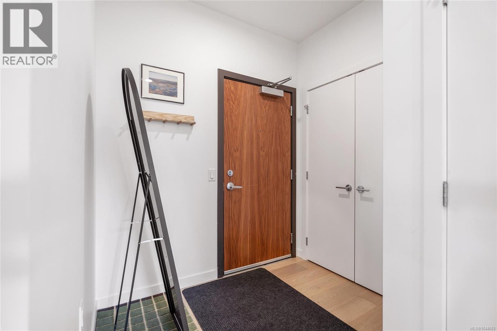 307 7162 West Saanich Road, Central Saanich