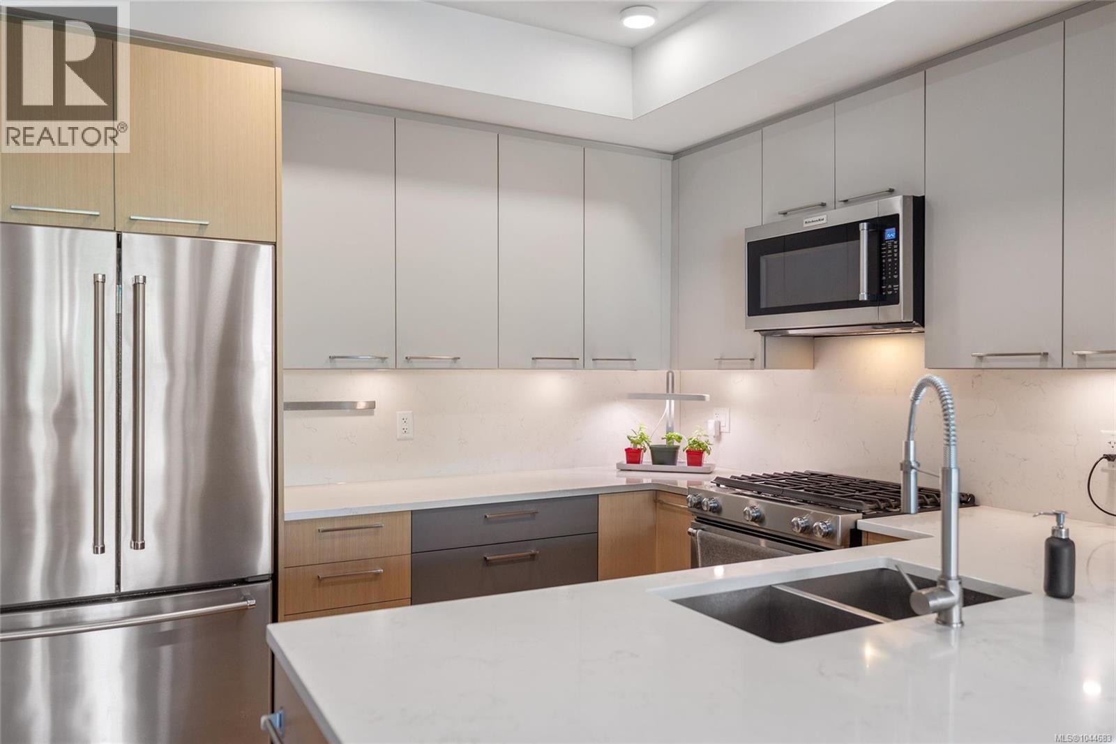 #307 7162 West Saanich Rd - 7