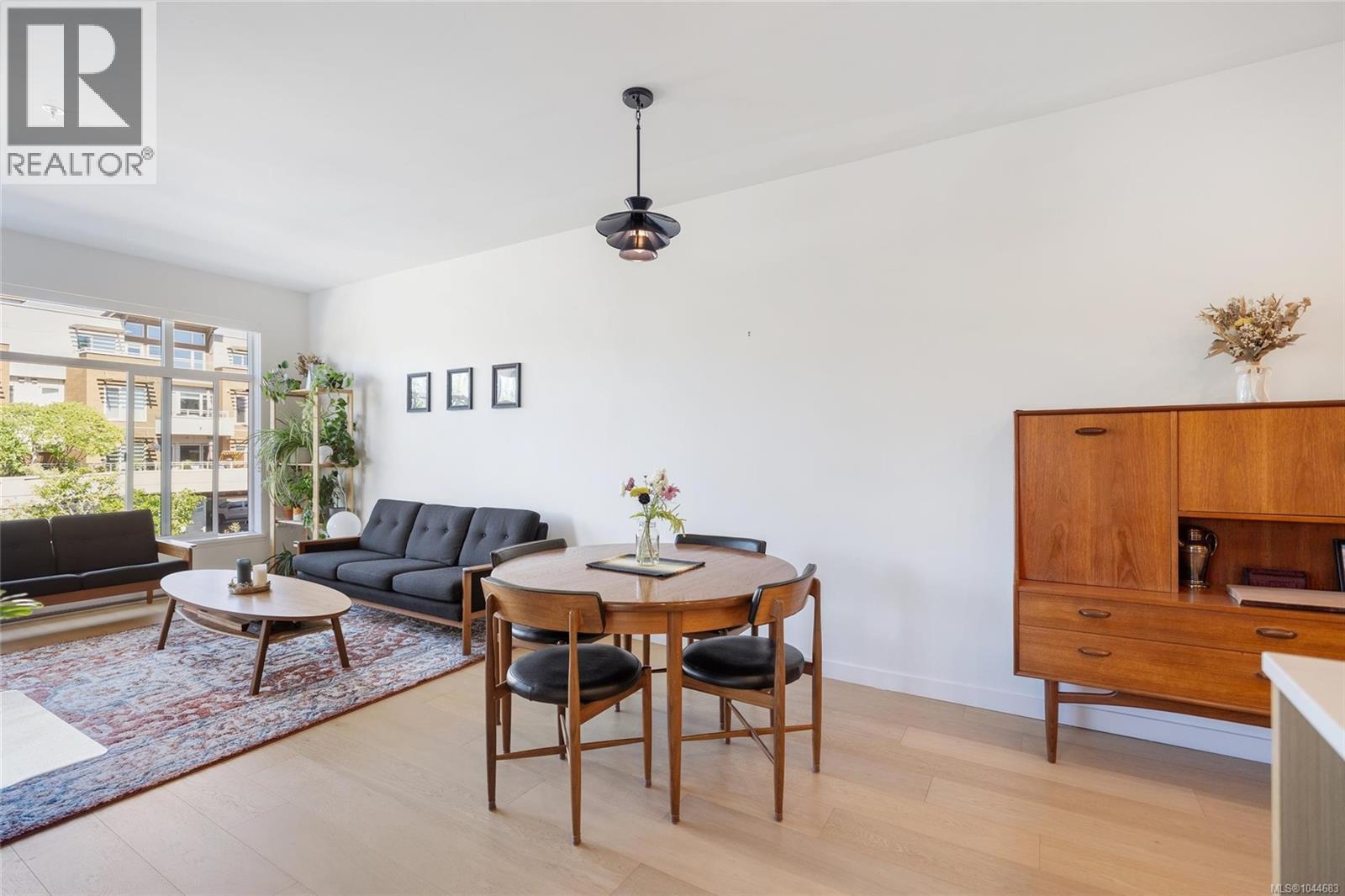 307 7162 West Saanich Road, Central Saanich