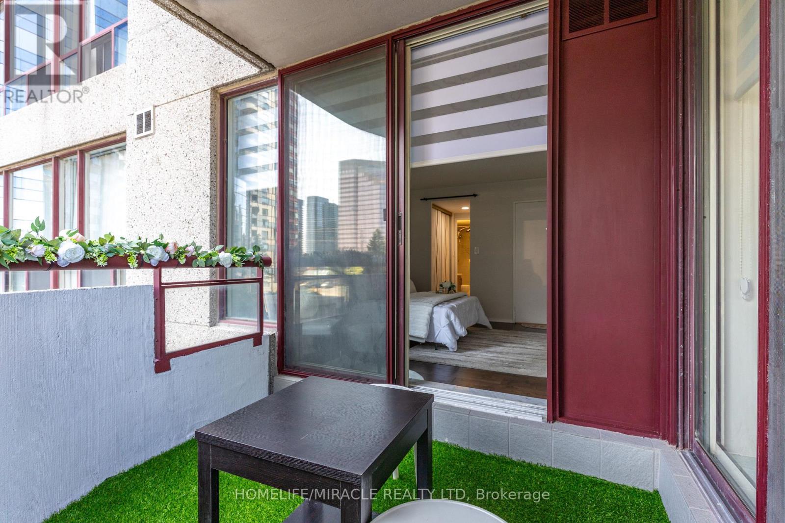#306 5785 YONGE STREET - 25