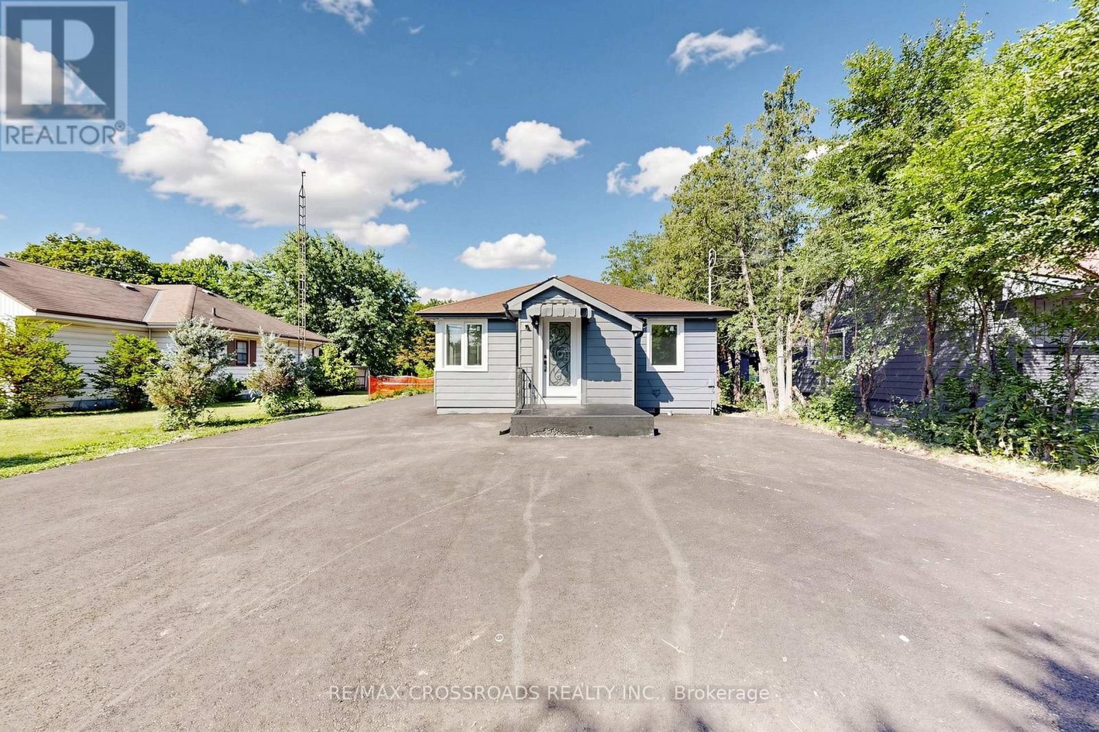 1496 SIMCOE STREET N