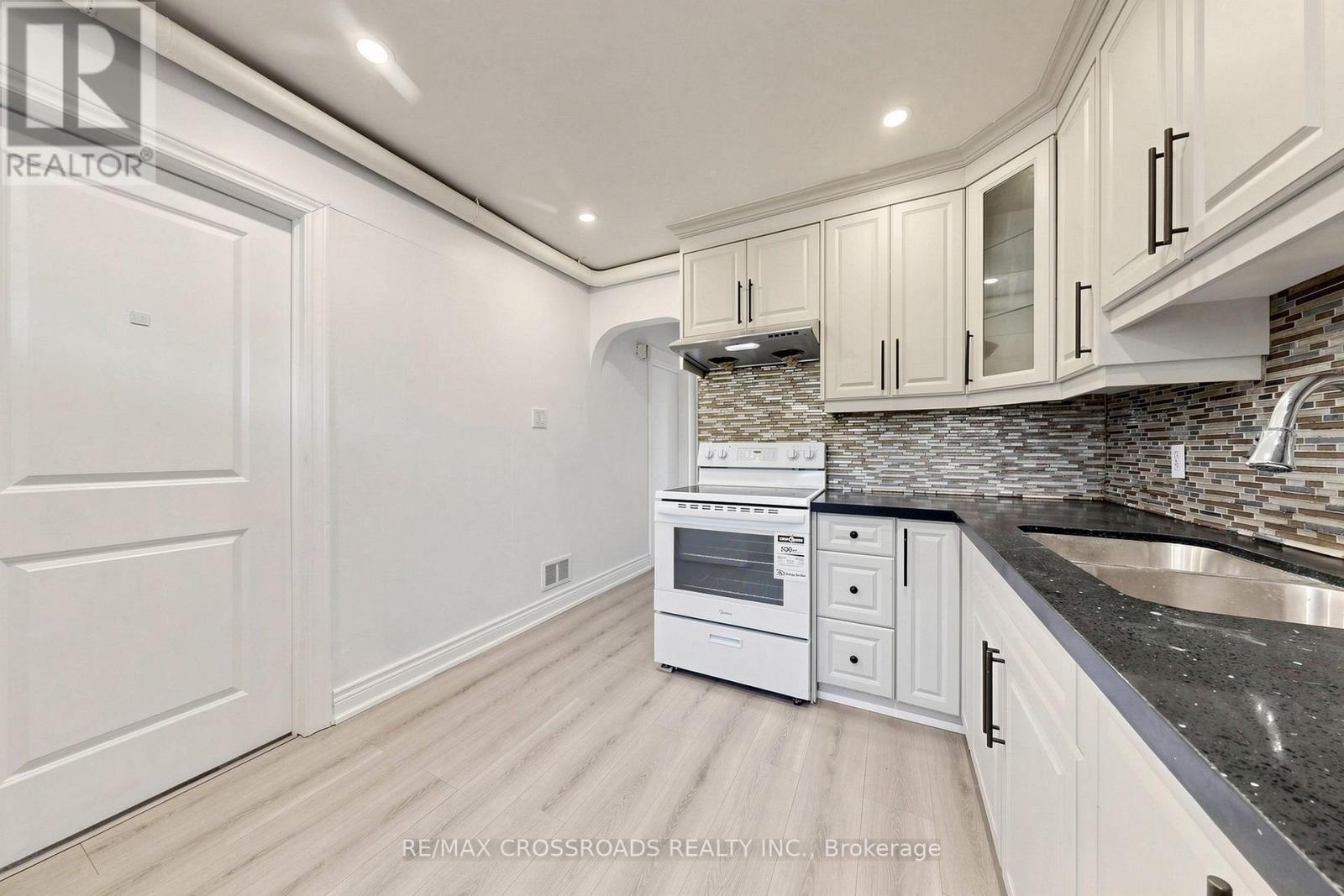 1496 SIMCOE STREET N - 19