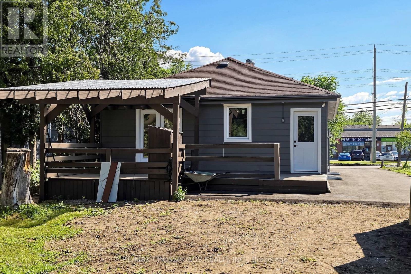 1496 SIMCOE STREET N - 46