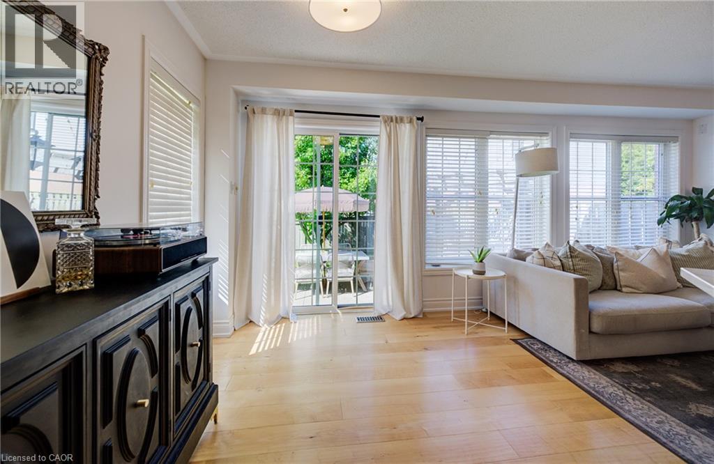 3 GOLDEN IRIS Crescent - Image 12