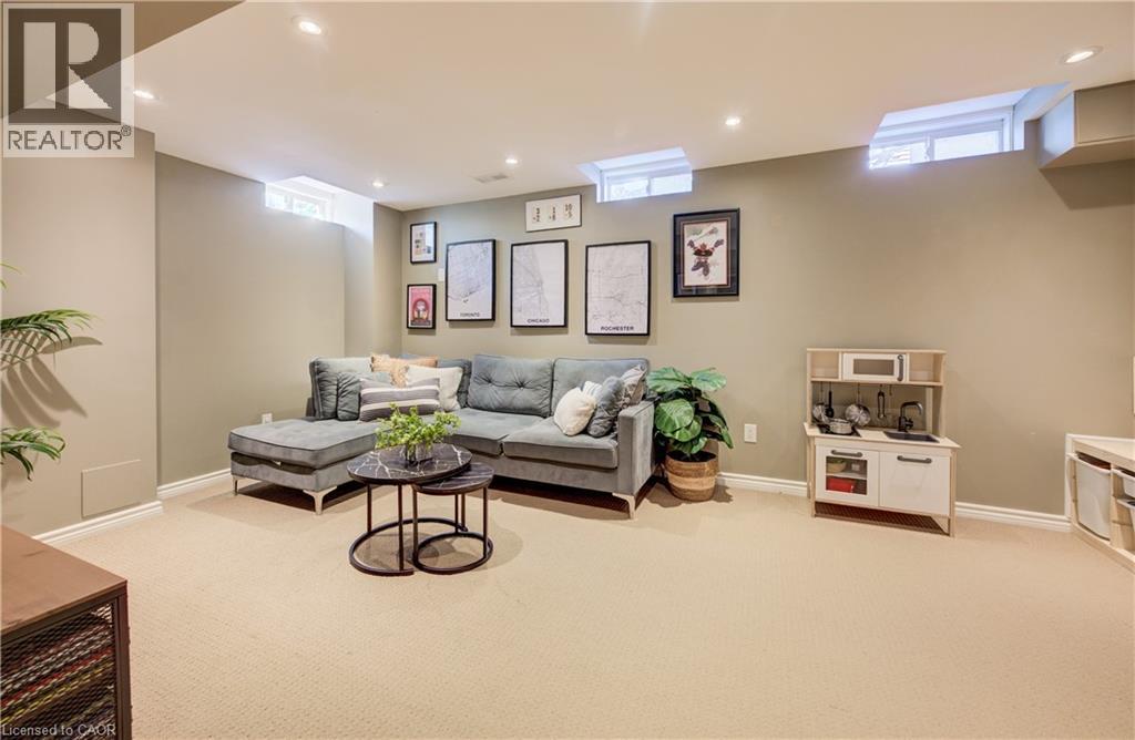 3 GOLDEN IRIS Crescent - Image 37