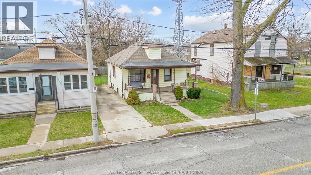 879 FELIX AVENUE - 1