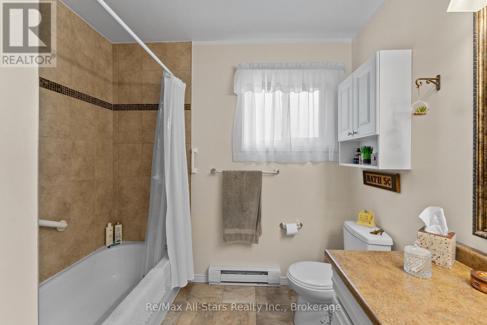 45 JANLISDA DRIVE - 22