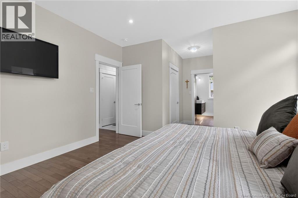 220 RUE DU  Portage Street - Image 30