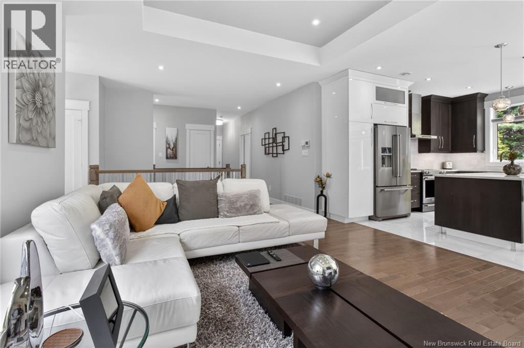 220 RUE DU  Portage Street - Image 20
