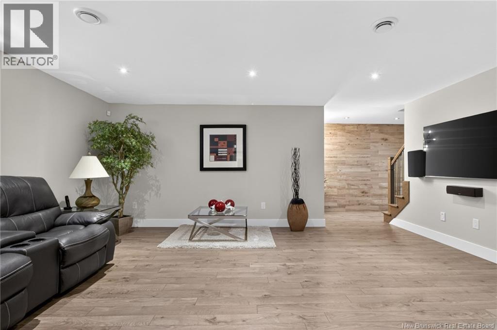 220 RUE DU  Portage Street - Image 44