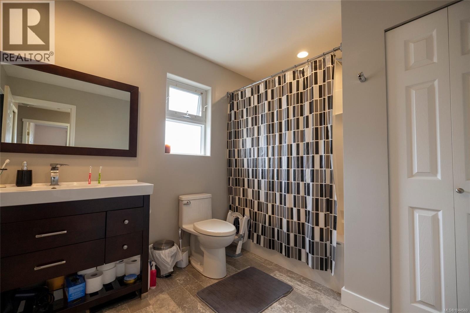 #1 2553 Kingcome Pl - Image 15