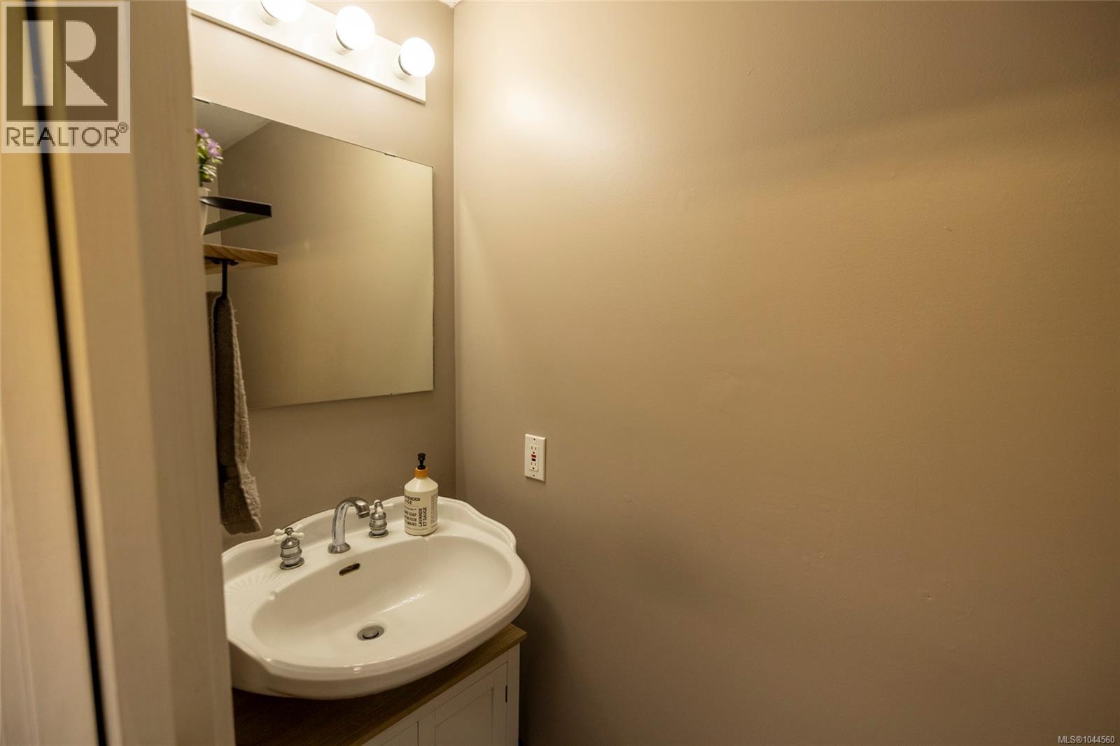 #1 2553 Kingcome Pl - Image 18