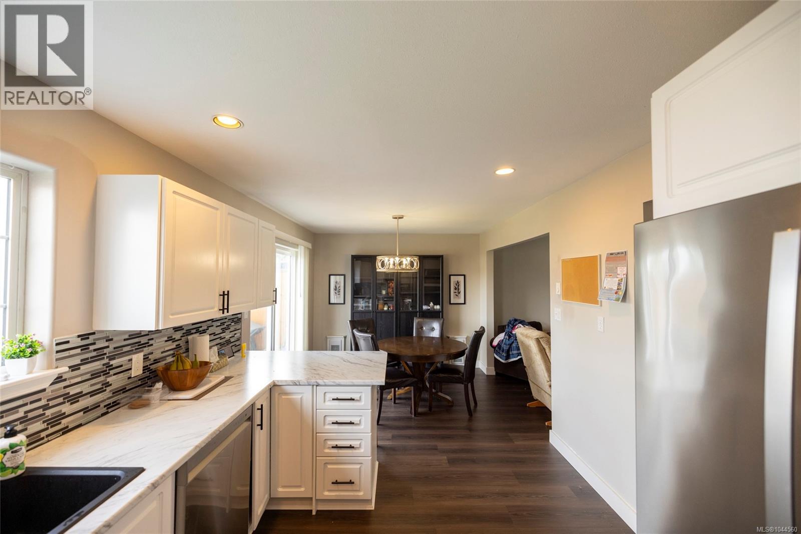 #1 2553 Kingcome Pl - 21