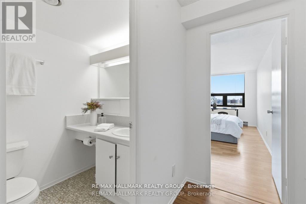 2 Bed, 2 Bath House for Sale in Ottawa – 2003 – 71 SOMERSET STREET W, Ottawa – MLS# X13624236 - Image 12