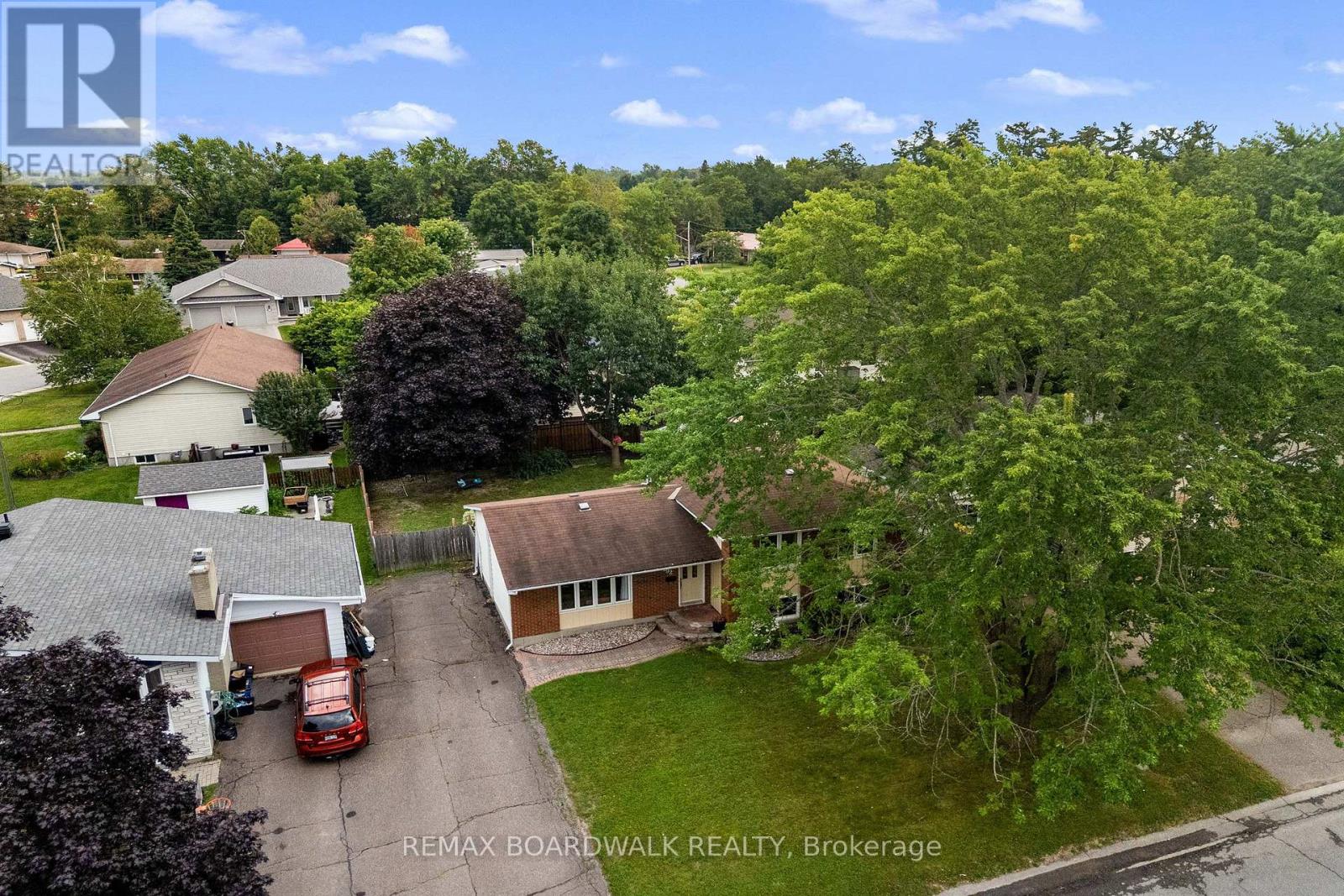 192 ALLAN DRIVE - 29