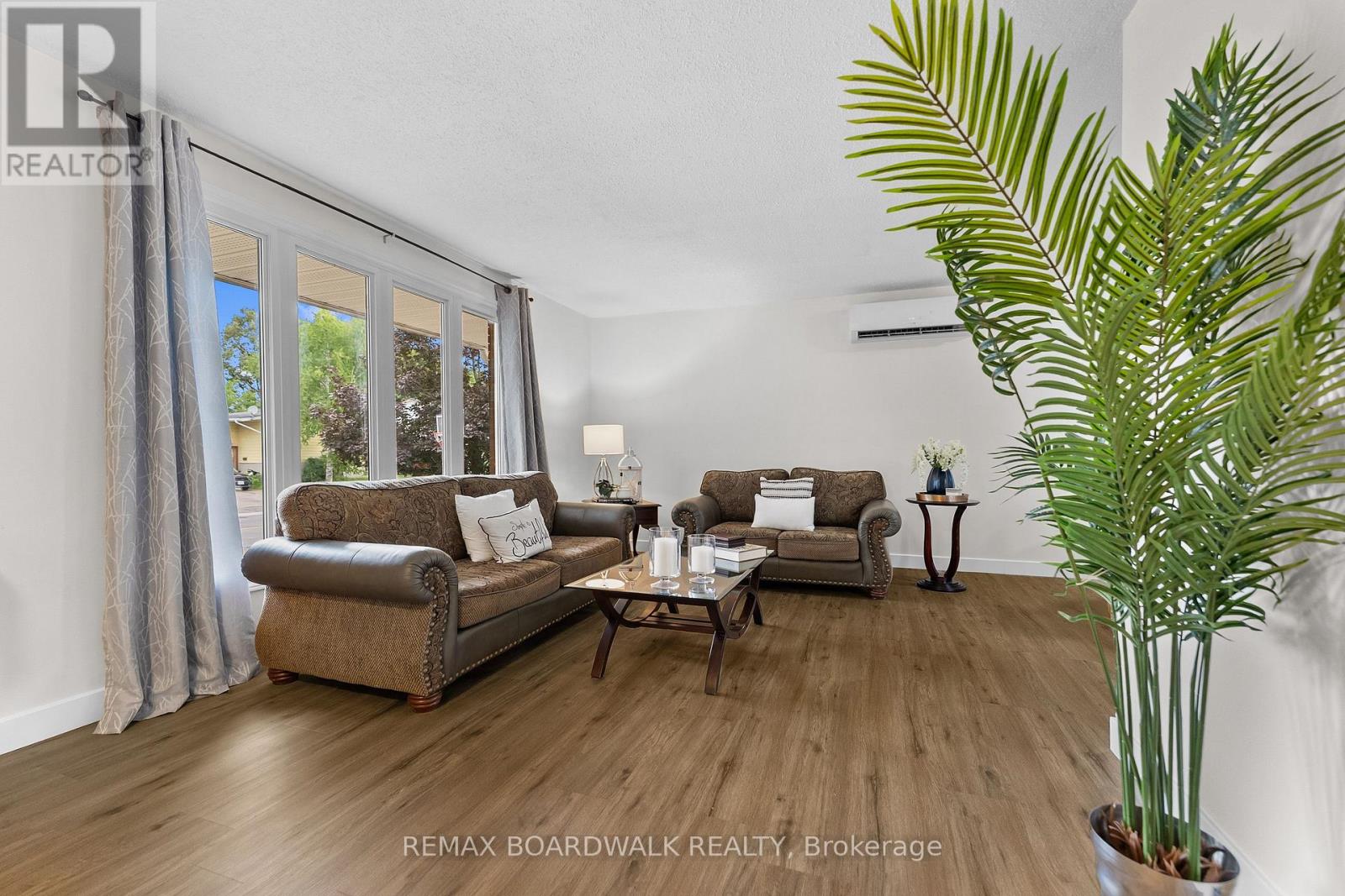 192 ALLAN DRIVE - 4