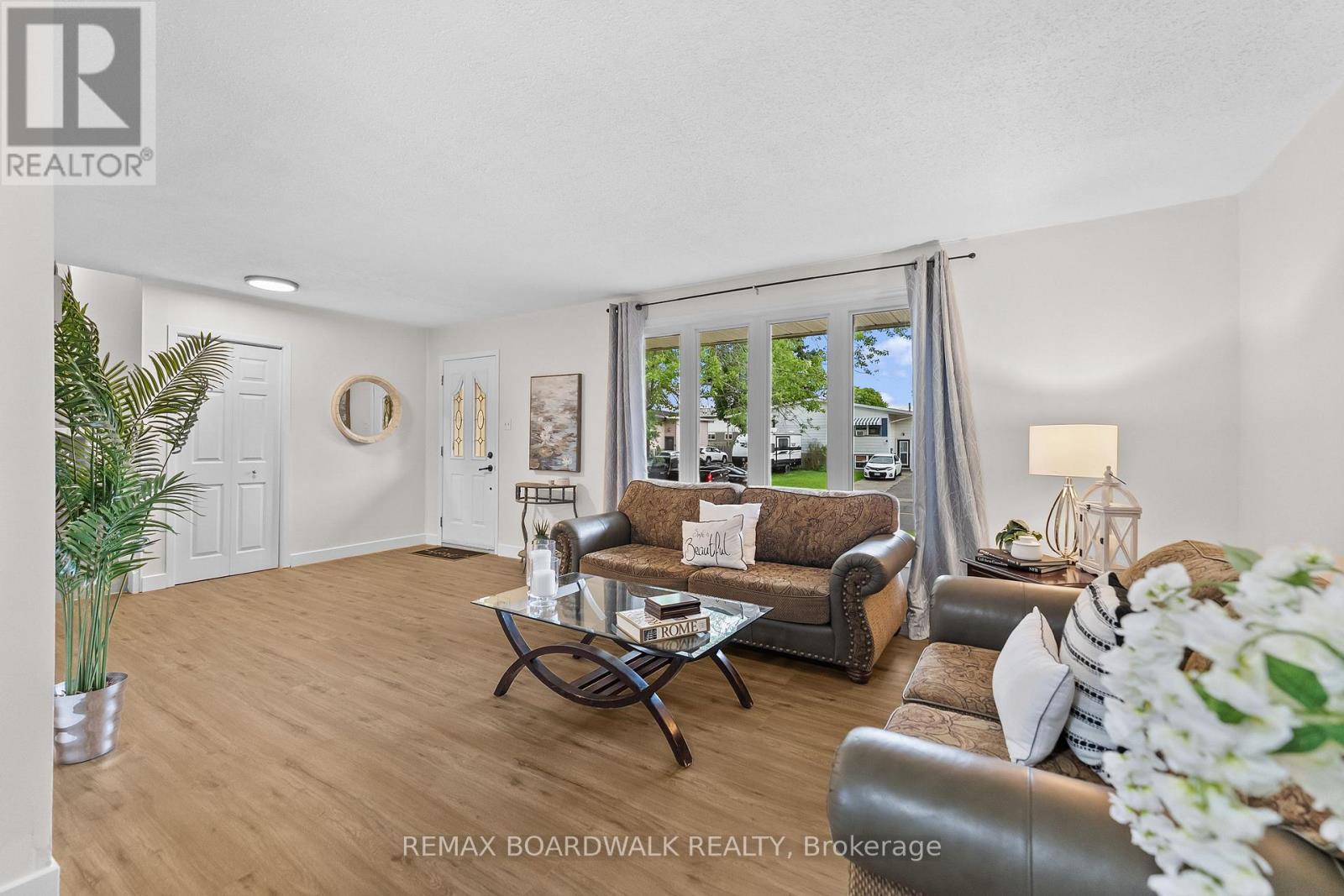 192 ALLAN DRIVE - 8