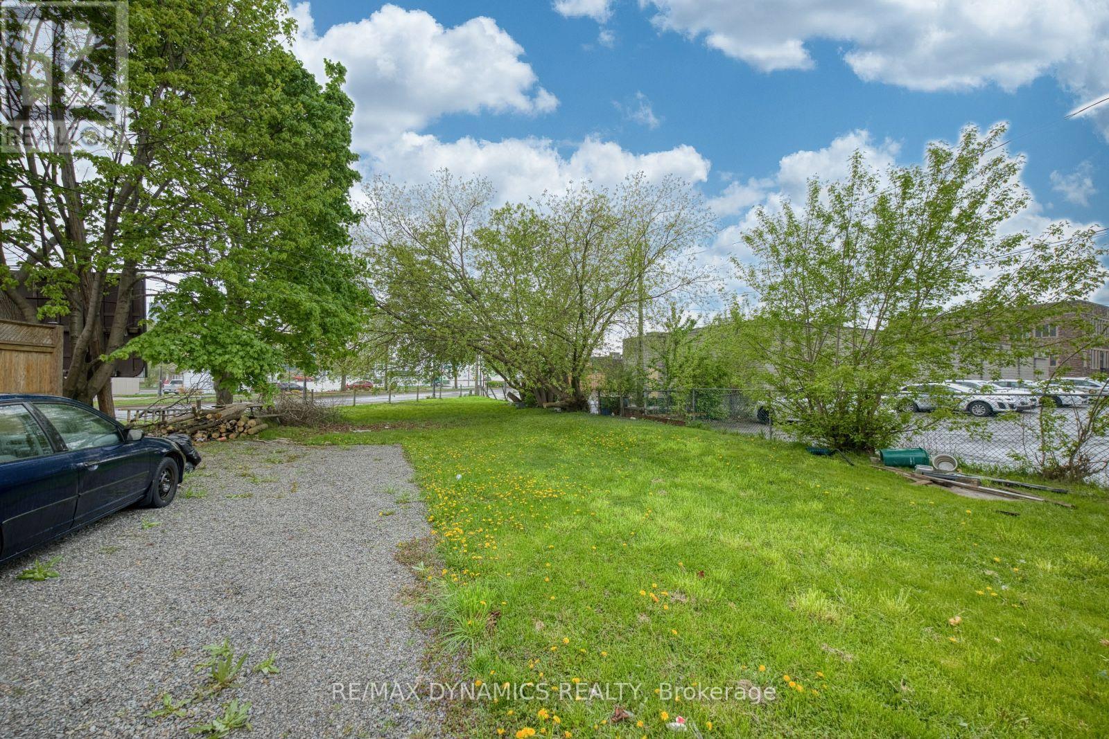 4770 QUEEN STREET - 25
