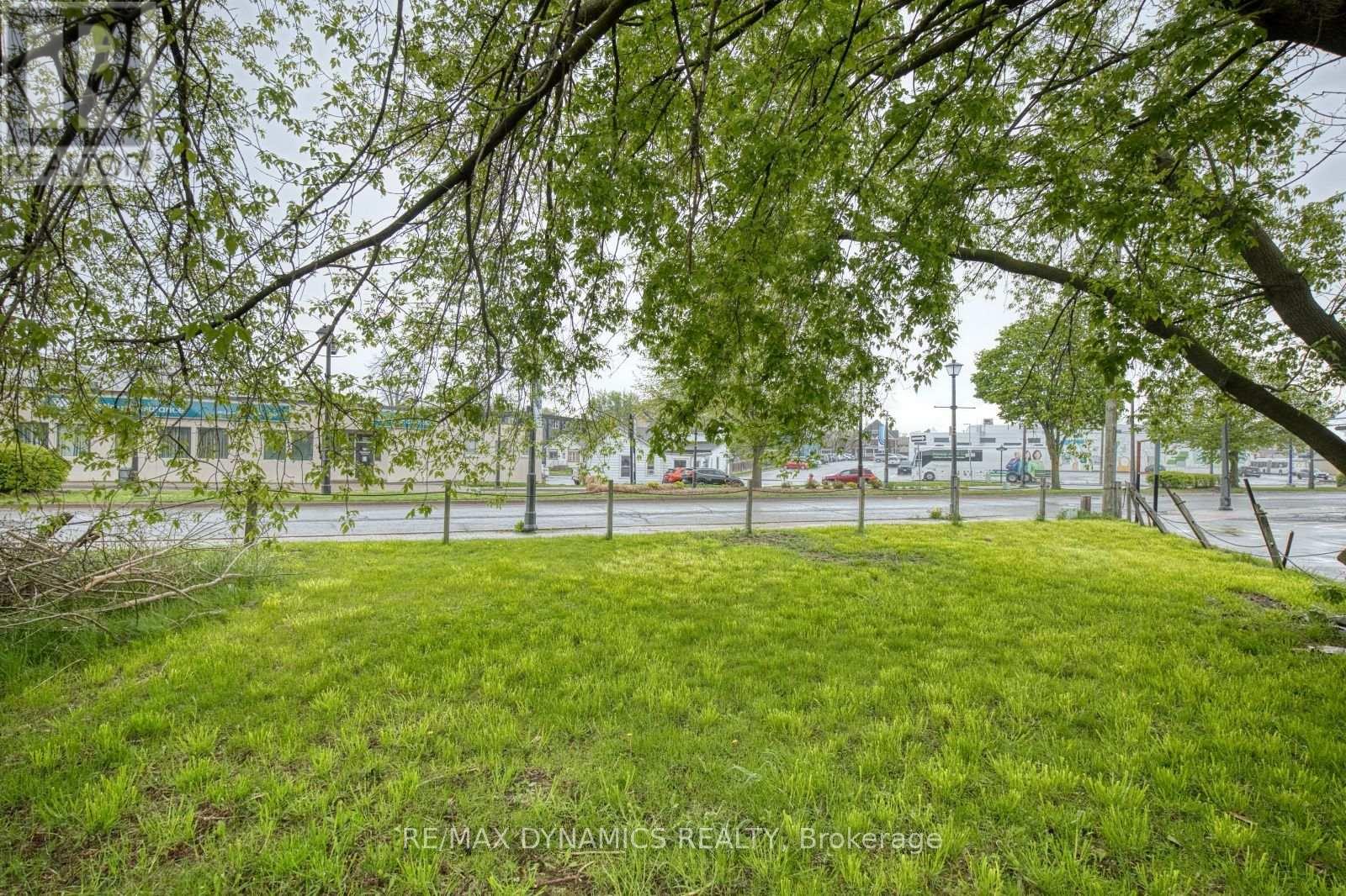 4770 QUEEN STREET - 28