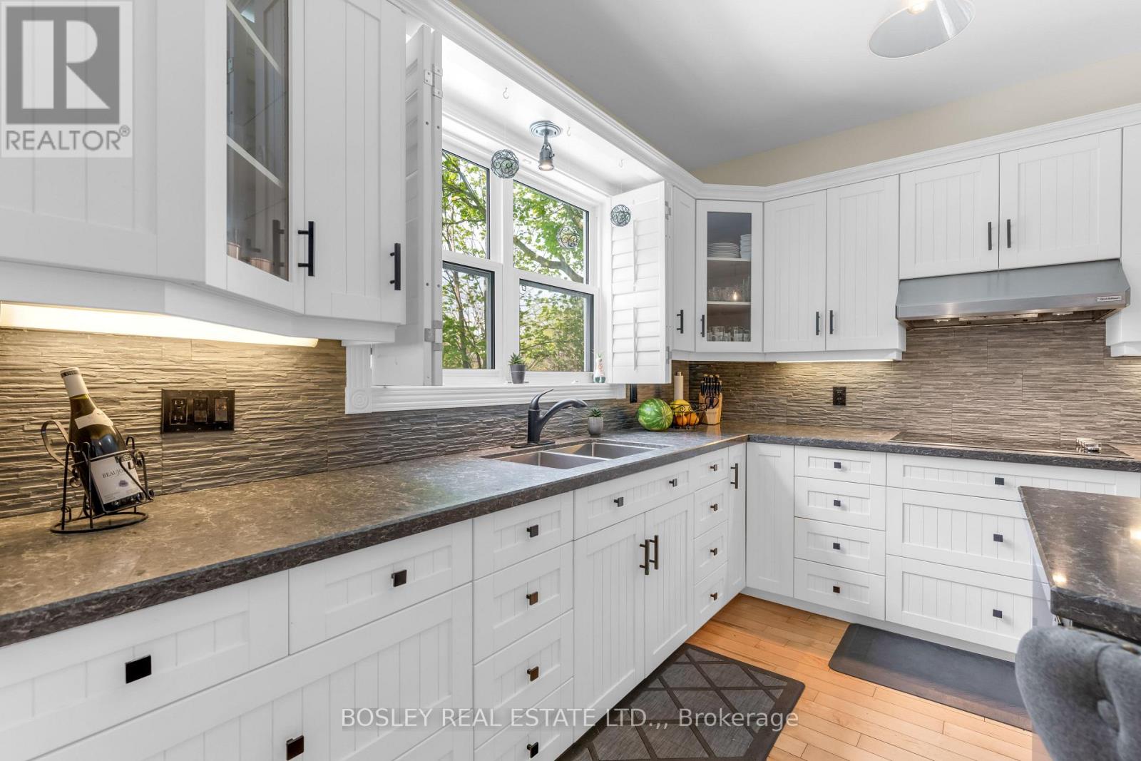 166 LAKESHORE ROAD - 18