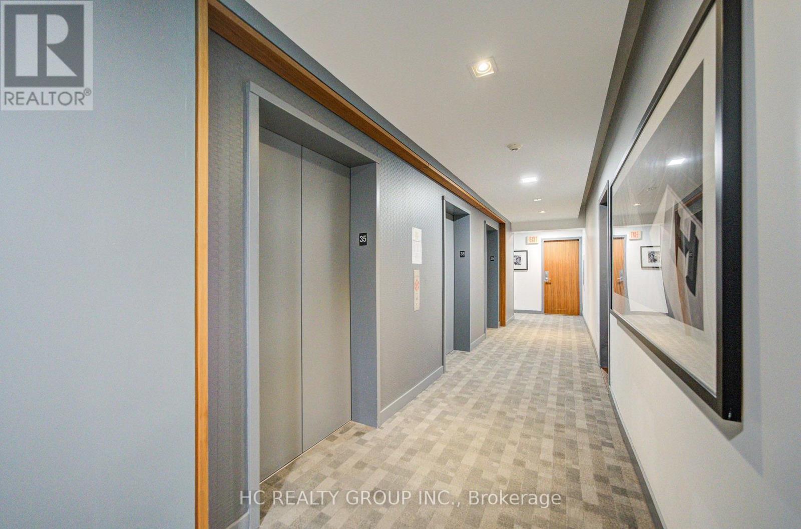 #3504 33 LOMBARD STREET - 32