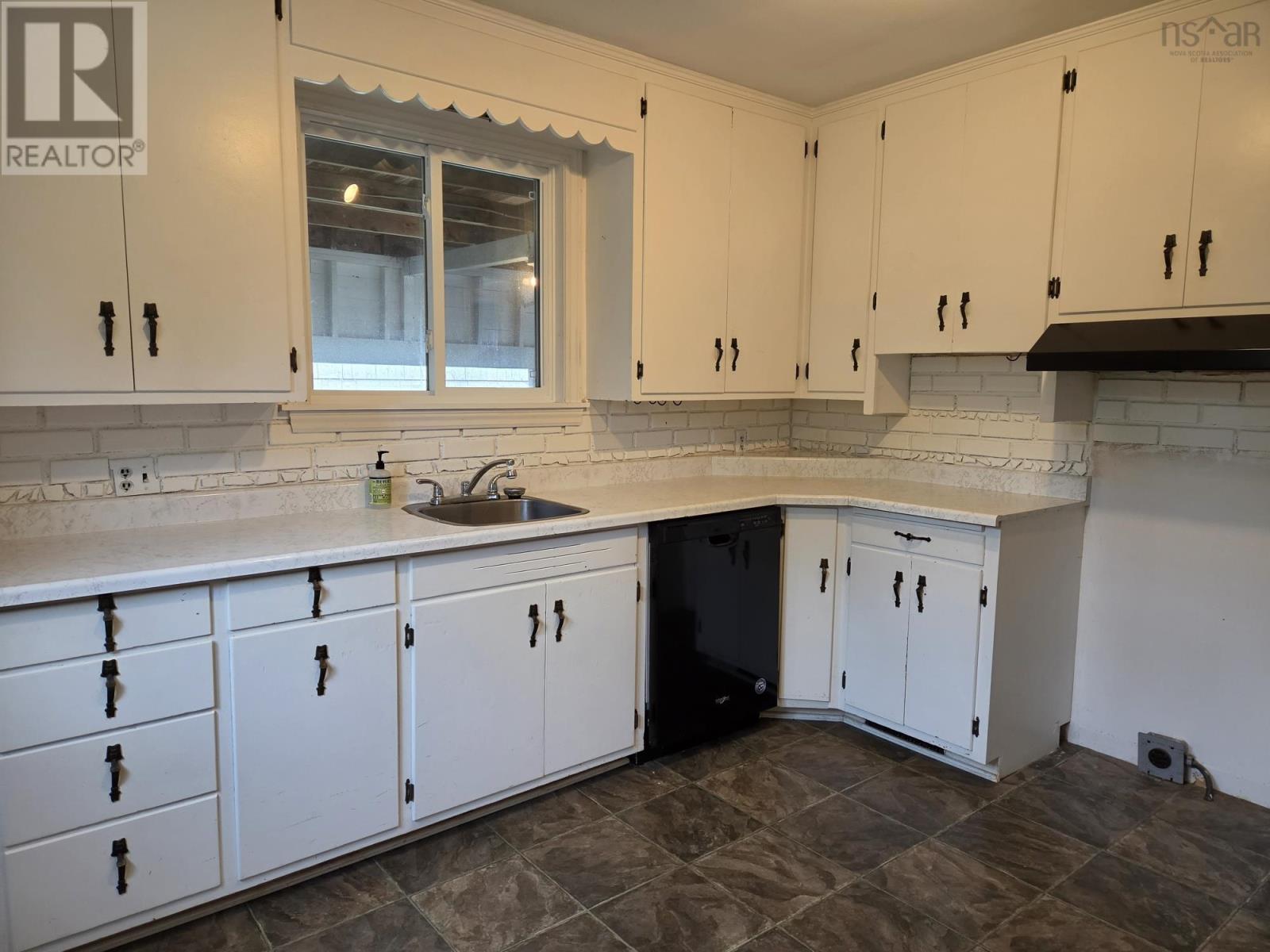 95 Higgins St - 2