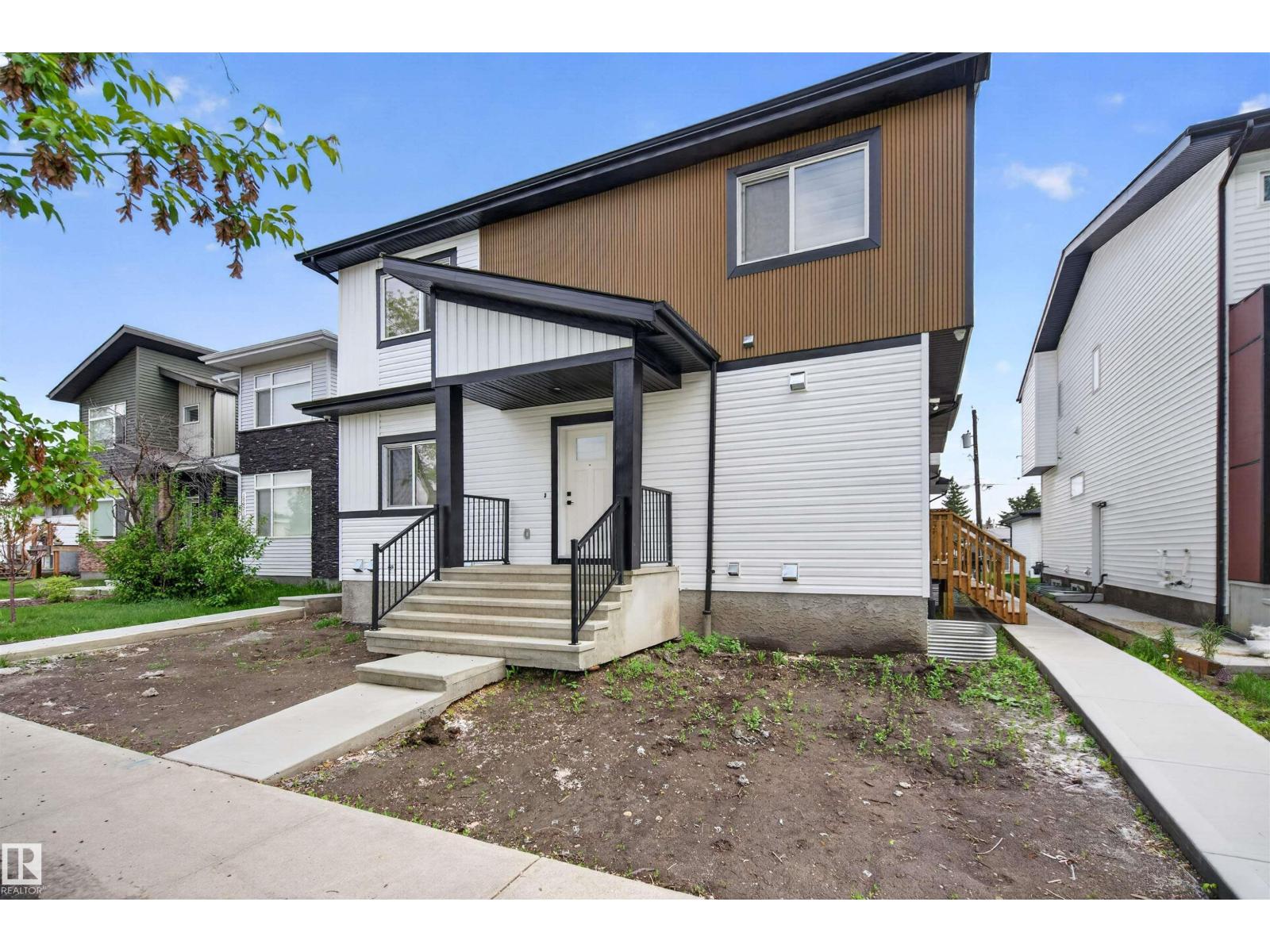 10915 159 ST NW - 1