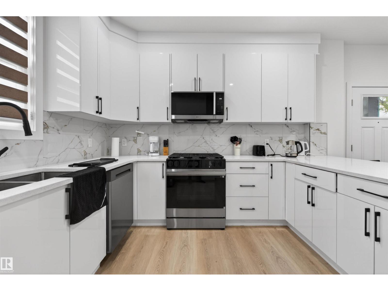 10915 159 ST NW - 9