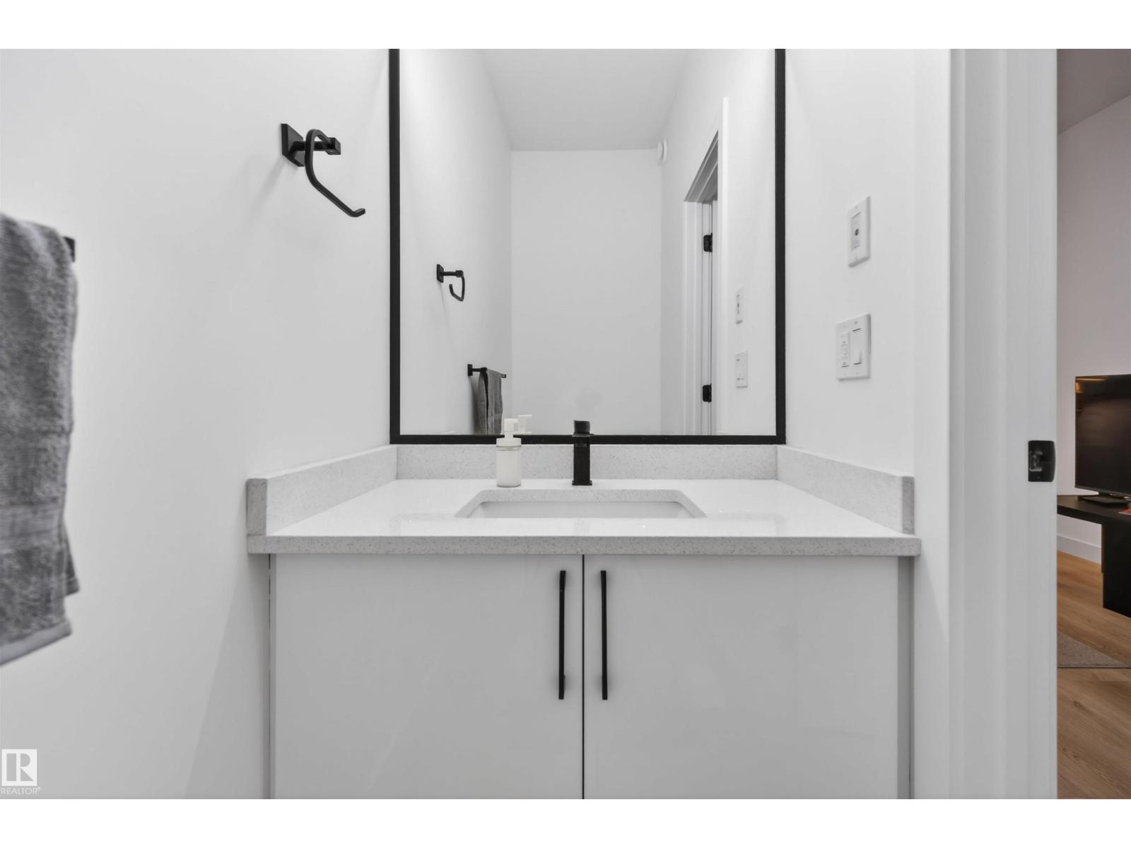 10915 159 ST NW - 19