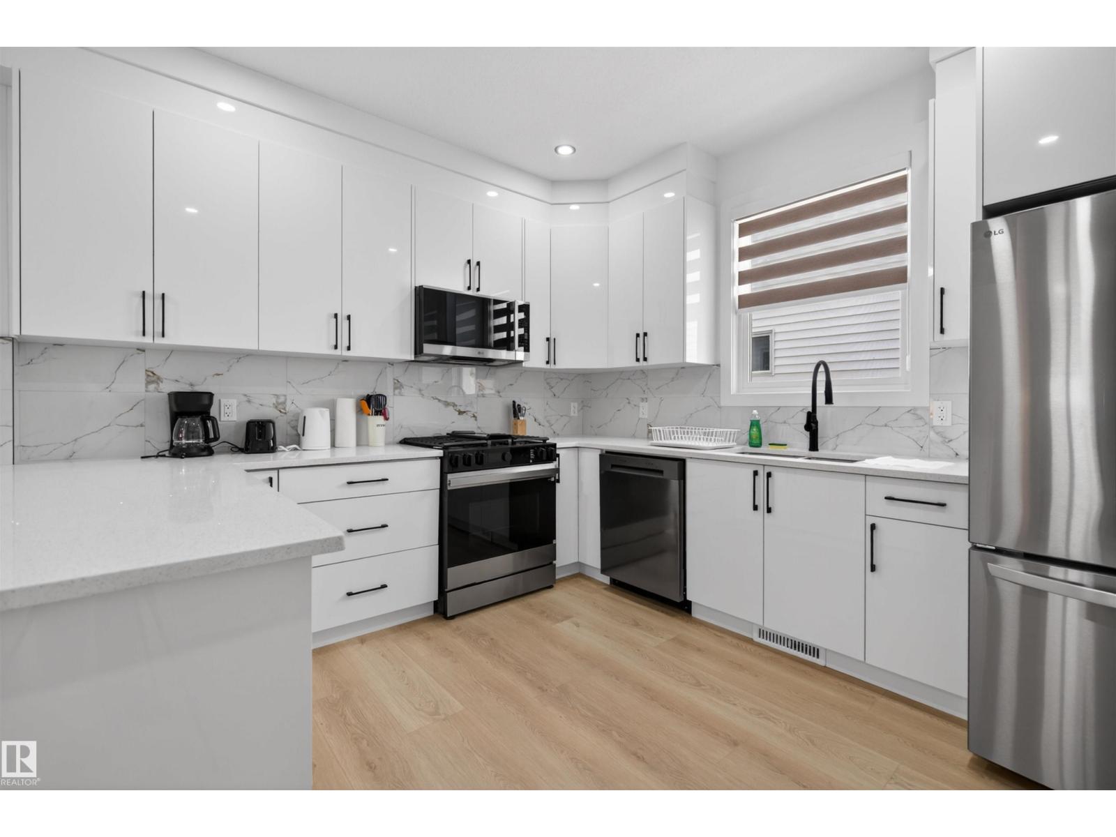 10915 159 ST NW - 23