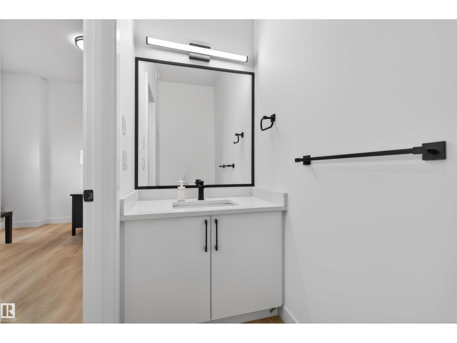 10915 159 ST NW - 35