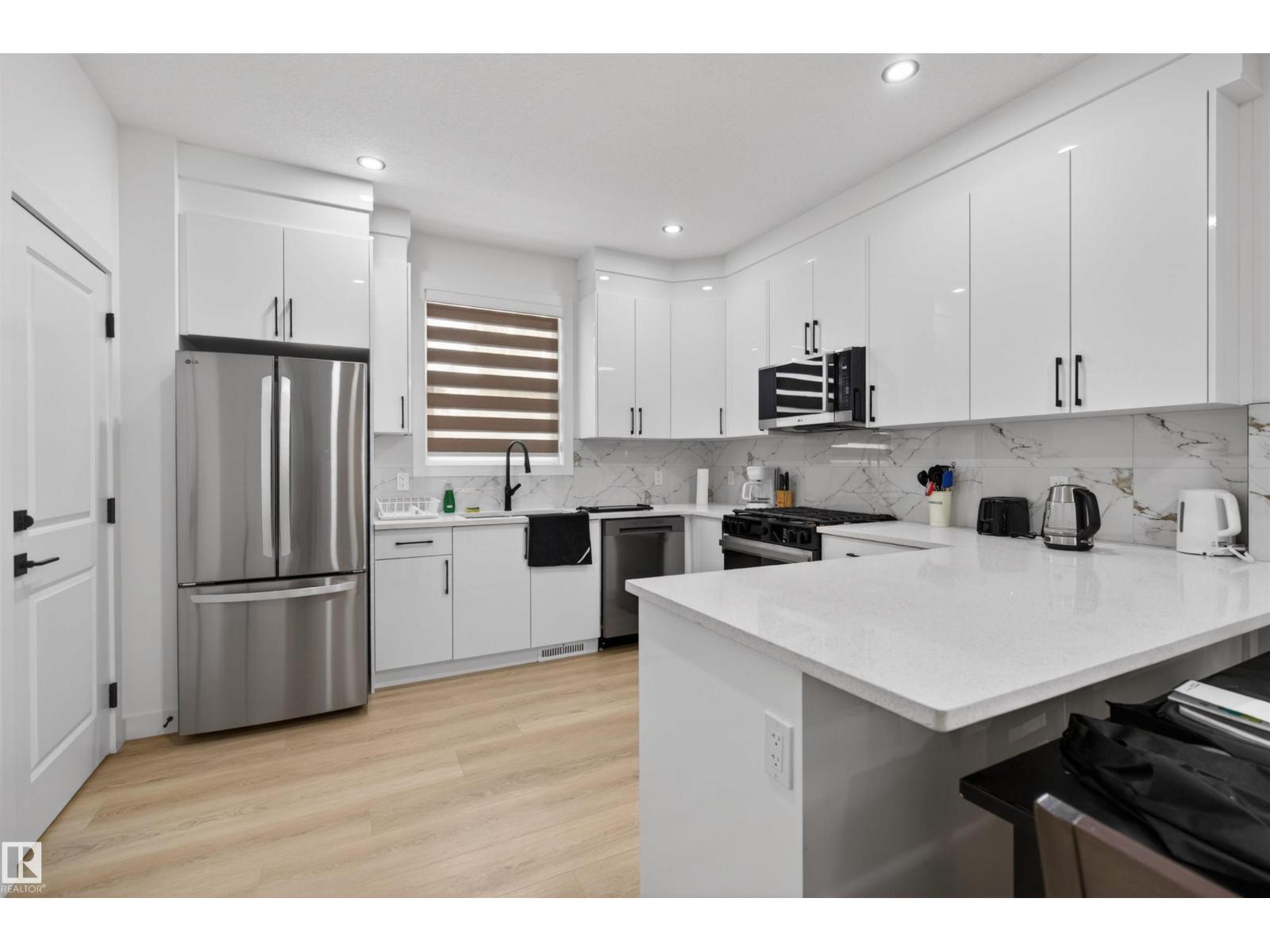 10915 159 ST NW - 8