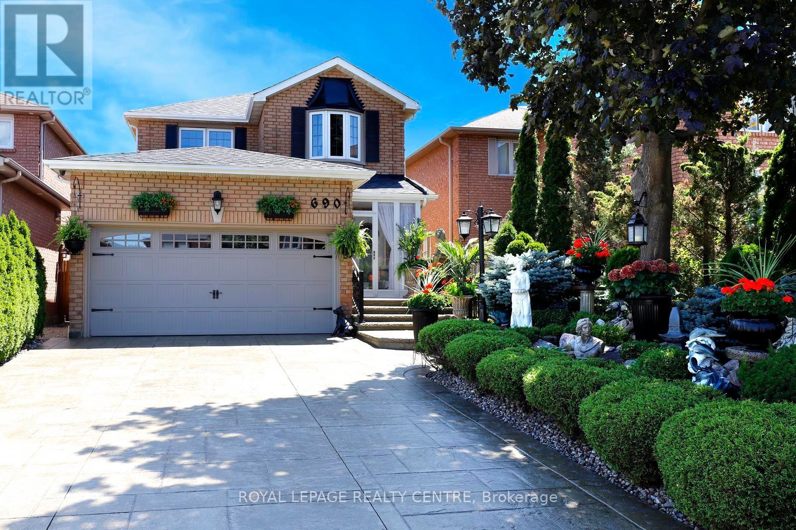 Photo of 690 Ashprior Avenue