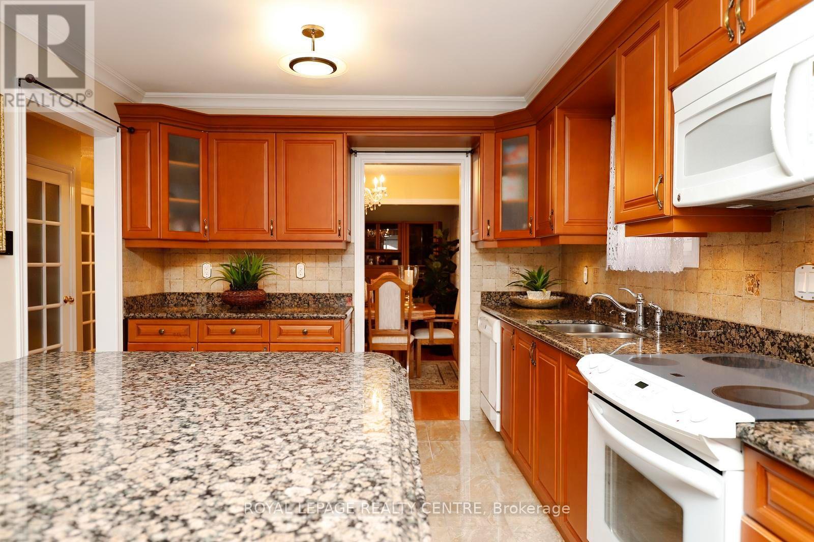 690 ASHPRIOR AVENUE - 21